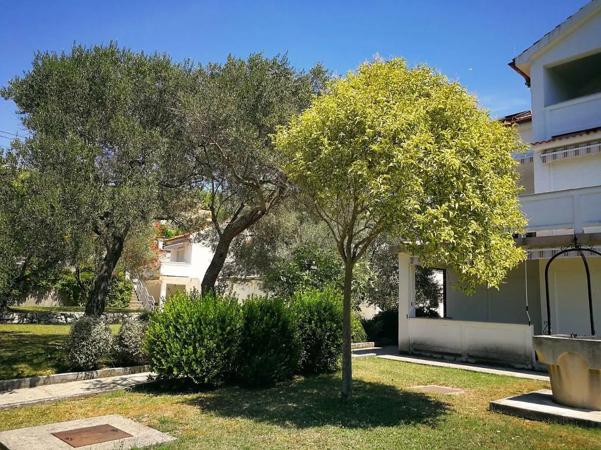 Family Friendly Apartments Island Rab Kampor