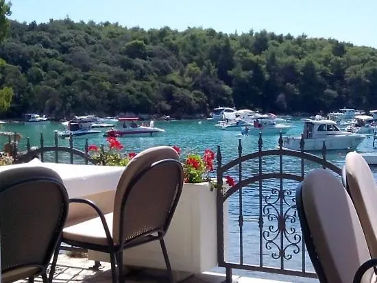 Family Friendly Apartments Island Rab Kampor