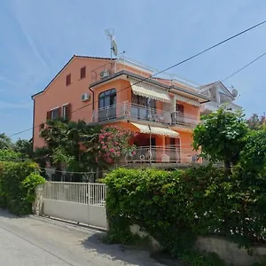 apartment-biograd-na-moru-860d.hotelinzadar.com/